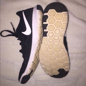 Black Nike Tennis Shoes